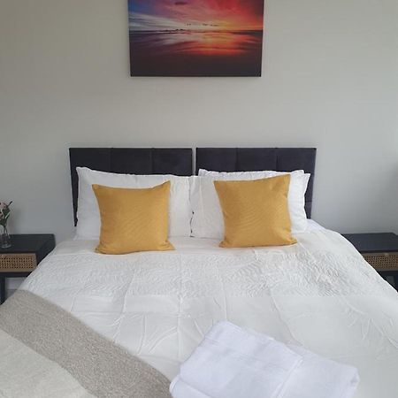 1 & 2 Bed Apartments - Desborough, Kettering, Cosy, Parking, Family, Wifi Zewnętrze zdjęcie